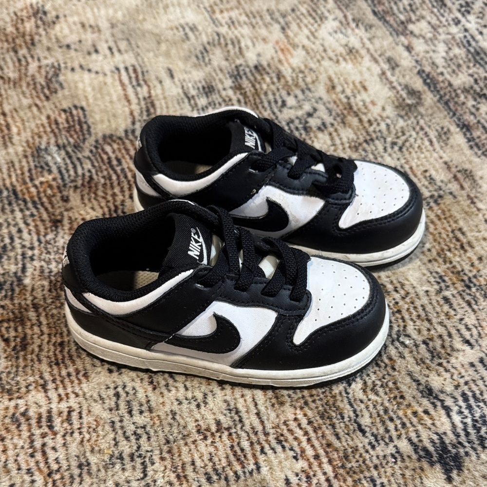 Nike Black and White Sneakers Classic Dunk Low